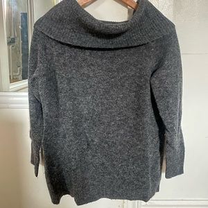 Wilfred Free Off the shoulder Sweater